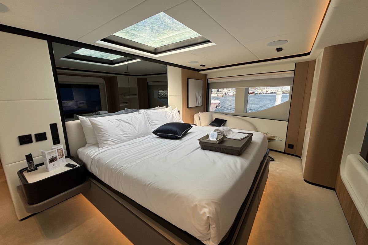 MAJESTY 112 TERRACE yacht