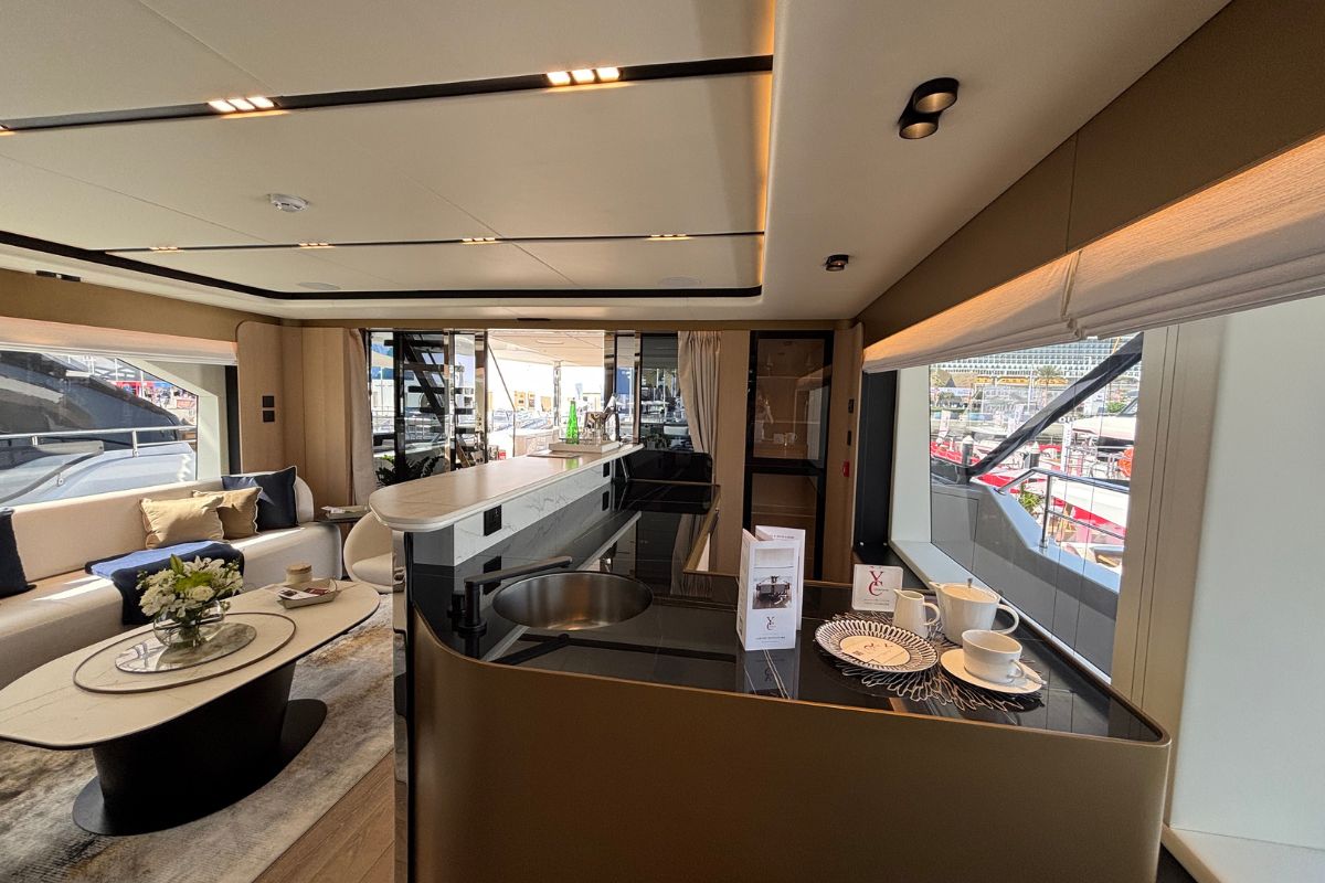 MAJESTY 112 TERRACE yacht