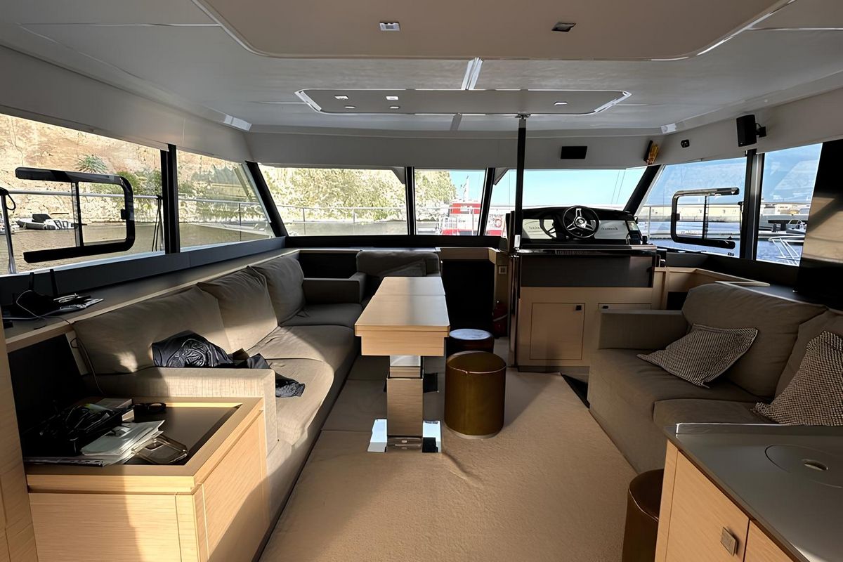 Fountaine Pajot My6 yacht