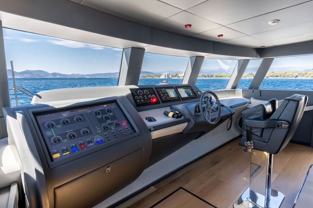 UILIA yacht