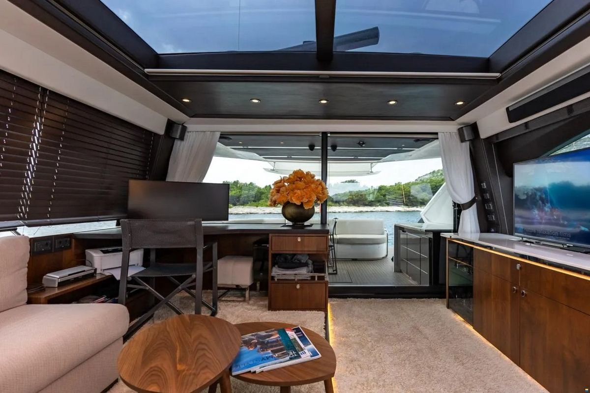 FAIRLINE 65 GTO yacht