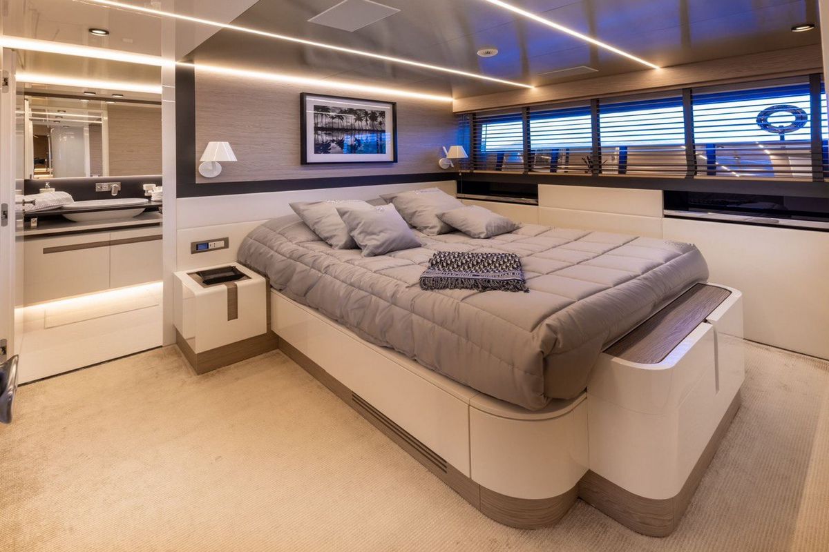 UILIA yacht