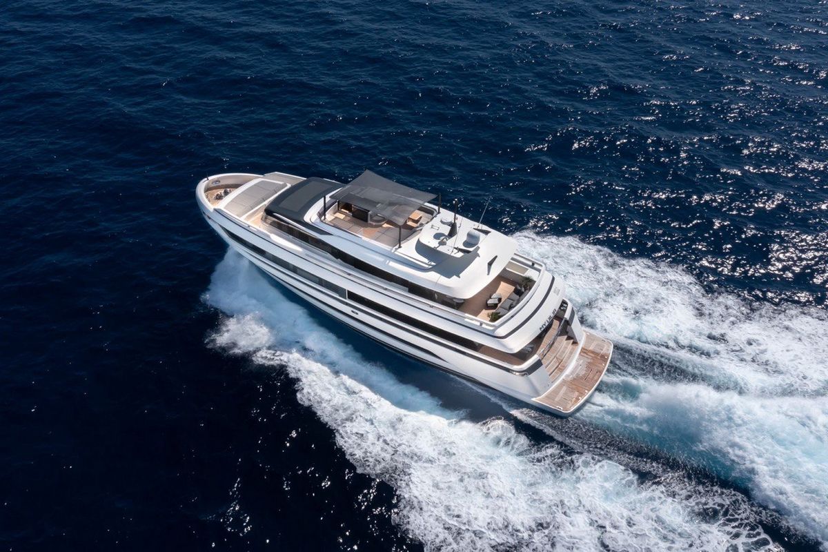 UILIA yacht