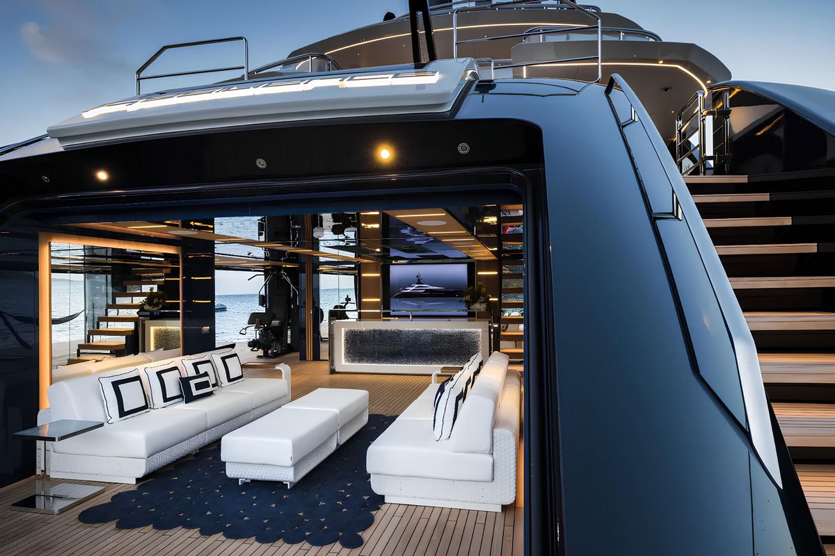 RESILIENCE yacht