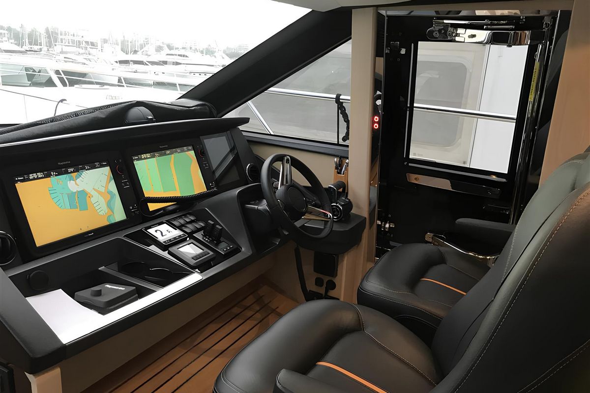 PRINCESS S65 yacht