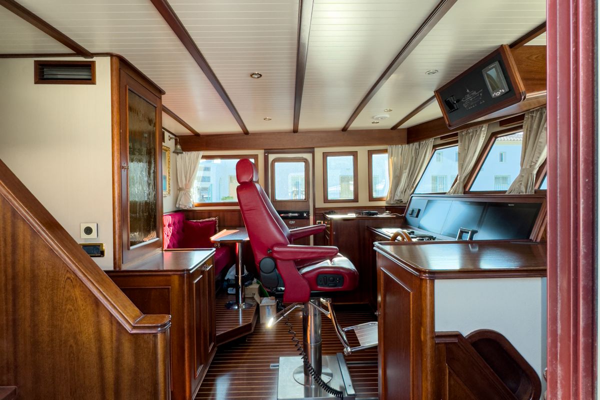 DE ALM DELFINO 60 yacht