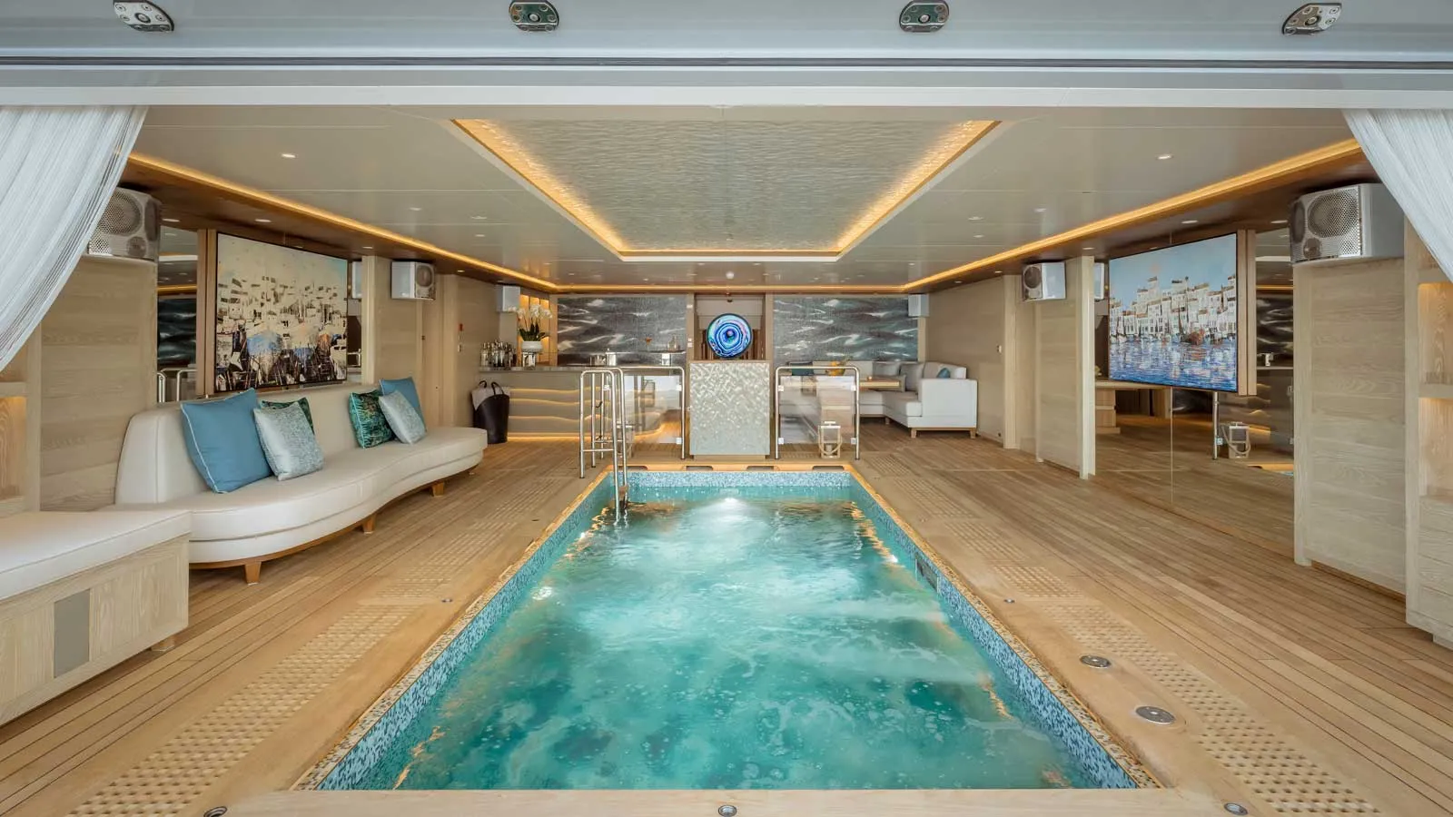 VICTORIOUS yacht