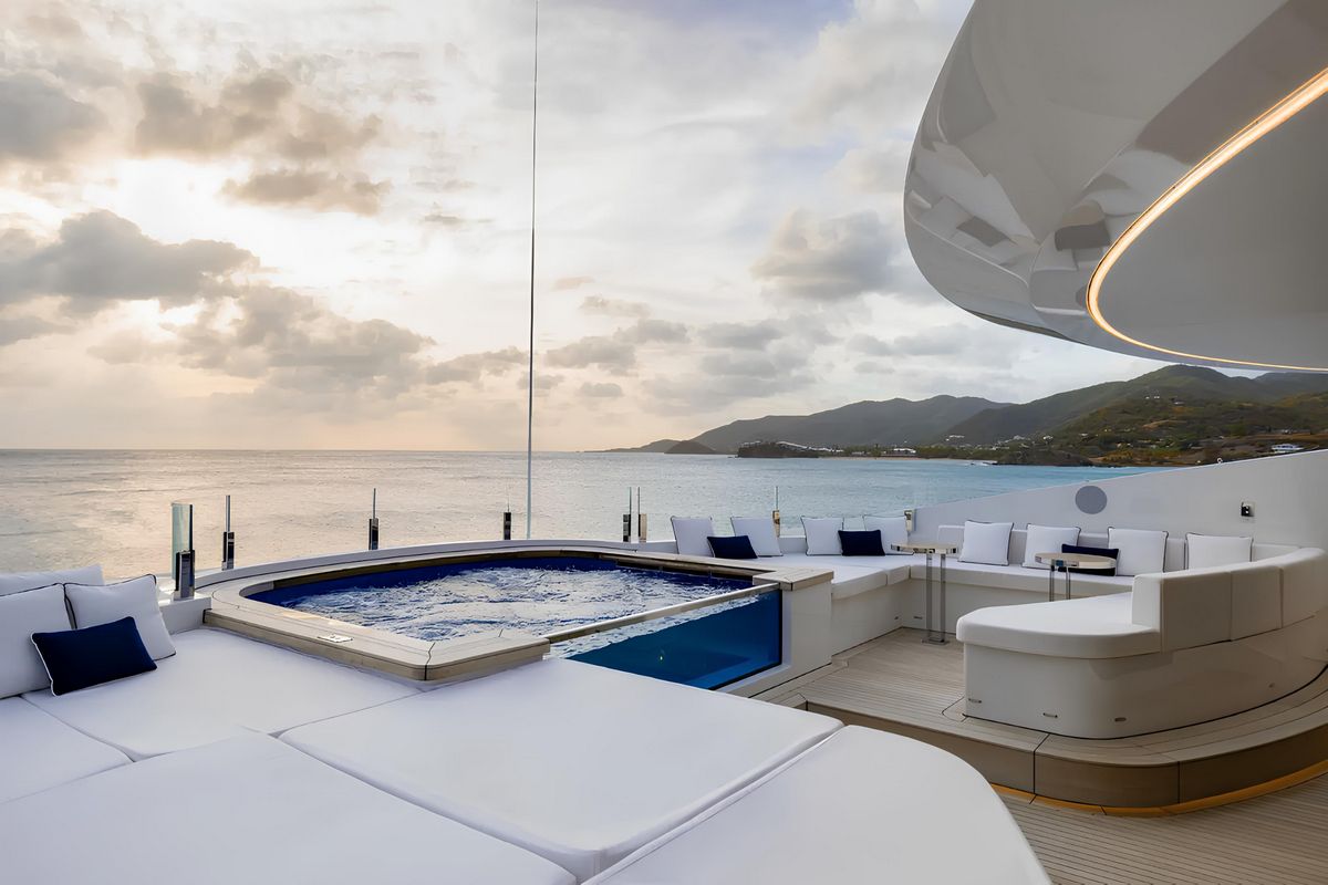 RESILIENCE yacht