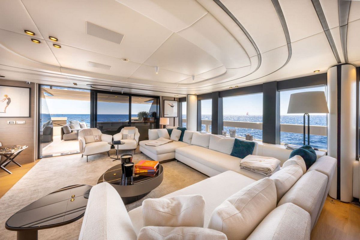 UILIA yacht