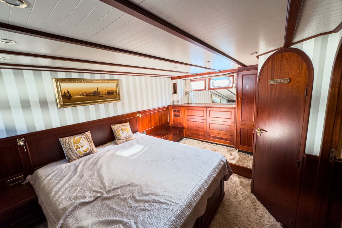 DE ALM DELFINO 60 yacht
