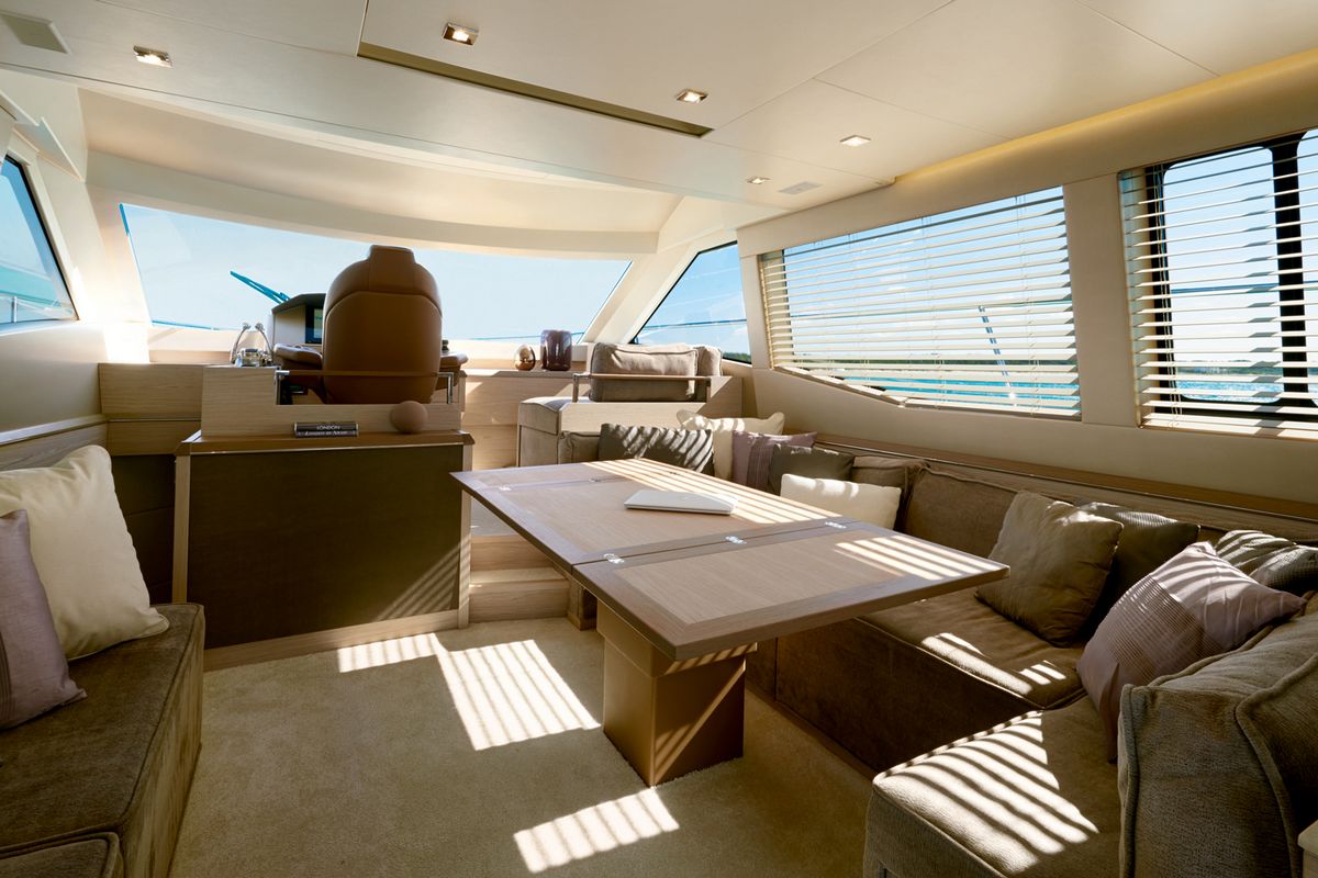 BENETEAU MC6 yacht