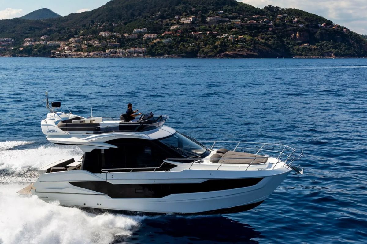 GALEON 400 FLY yacht