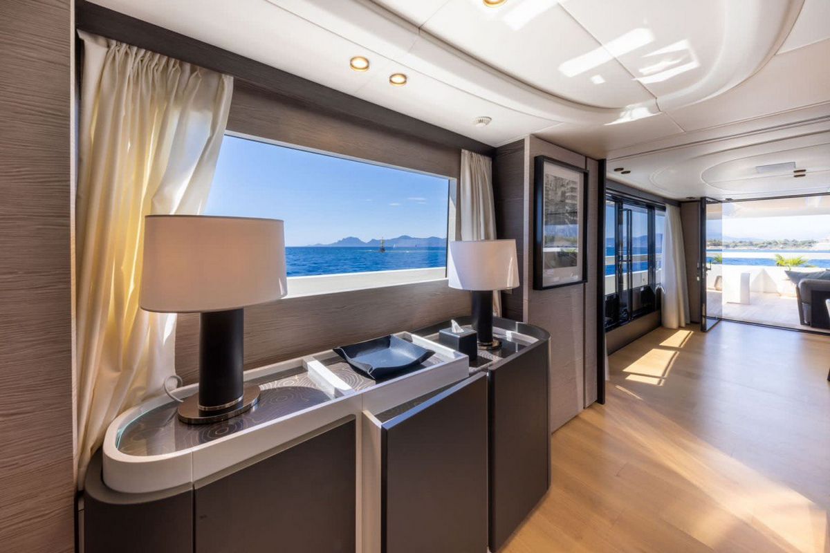 UILIA yacht