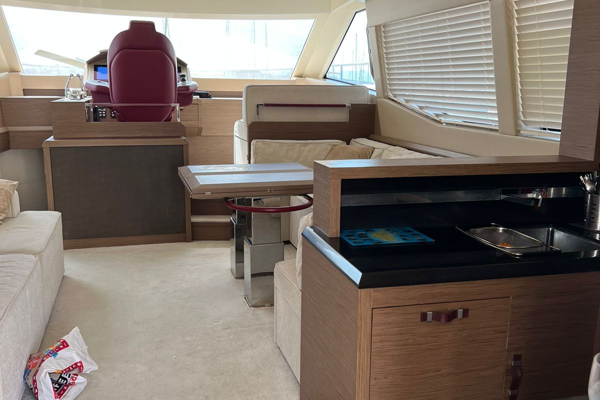 BENETEAU MC6 yacht