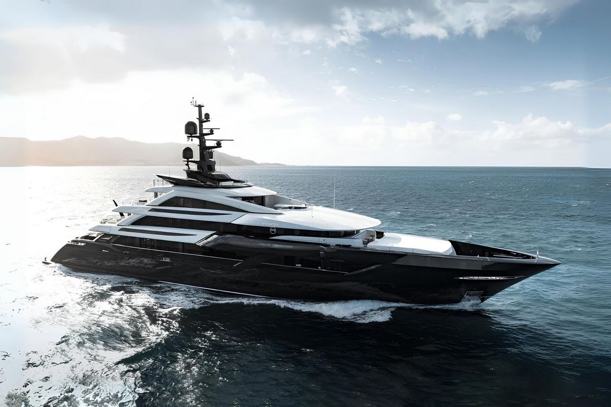 RESILIENCE yacht