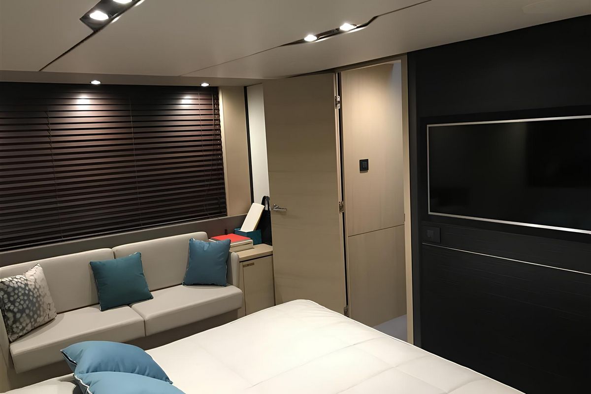 PRINCESS S65 yacht