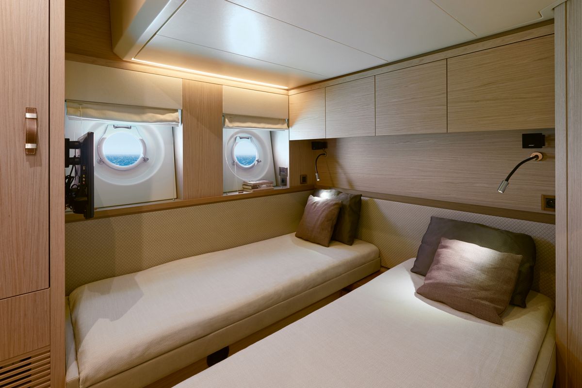 BENETEAU MC6 yacht
