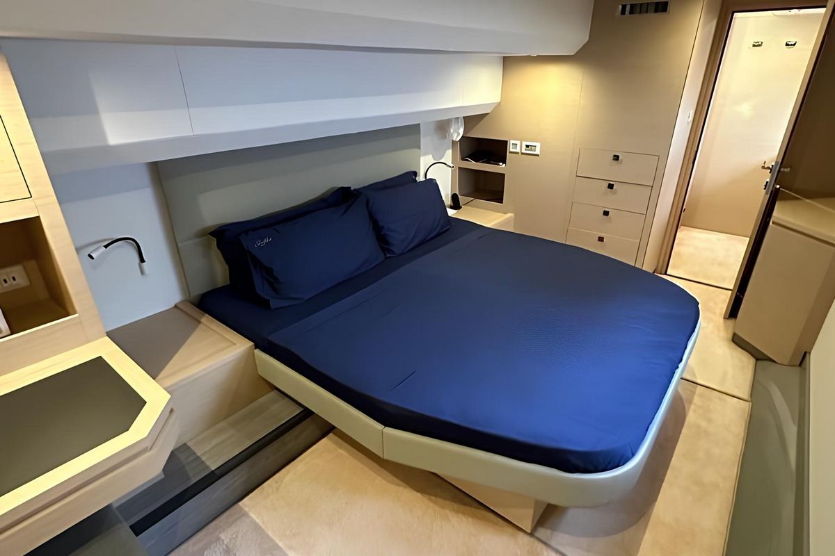 Fountaine Pajot My6 yacht