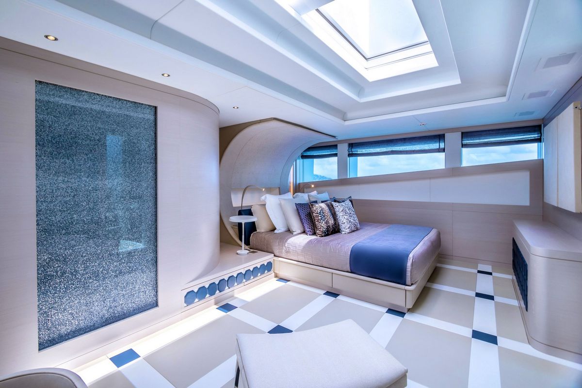 QUEEN ALLA yacht