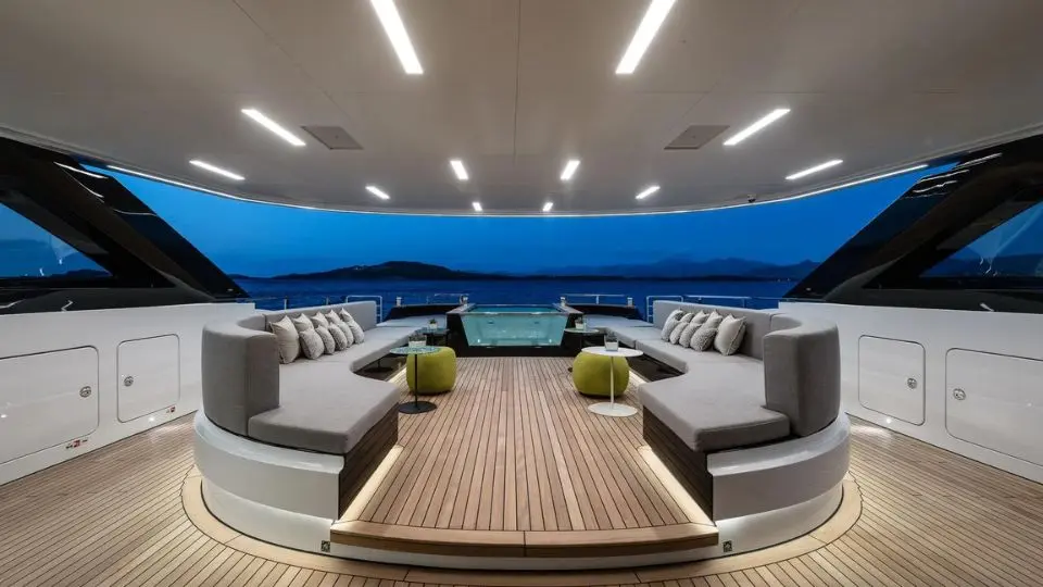 UV II yacht
