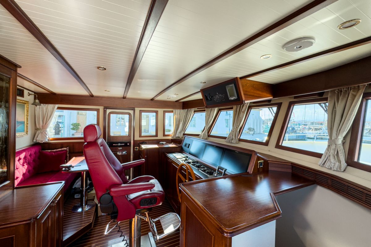 DE ALM DELFINO 60 yacht
