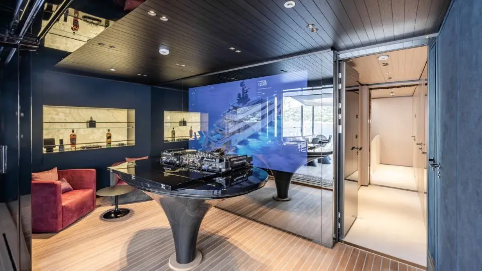 VIRTUOSITY yacht