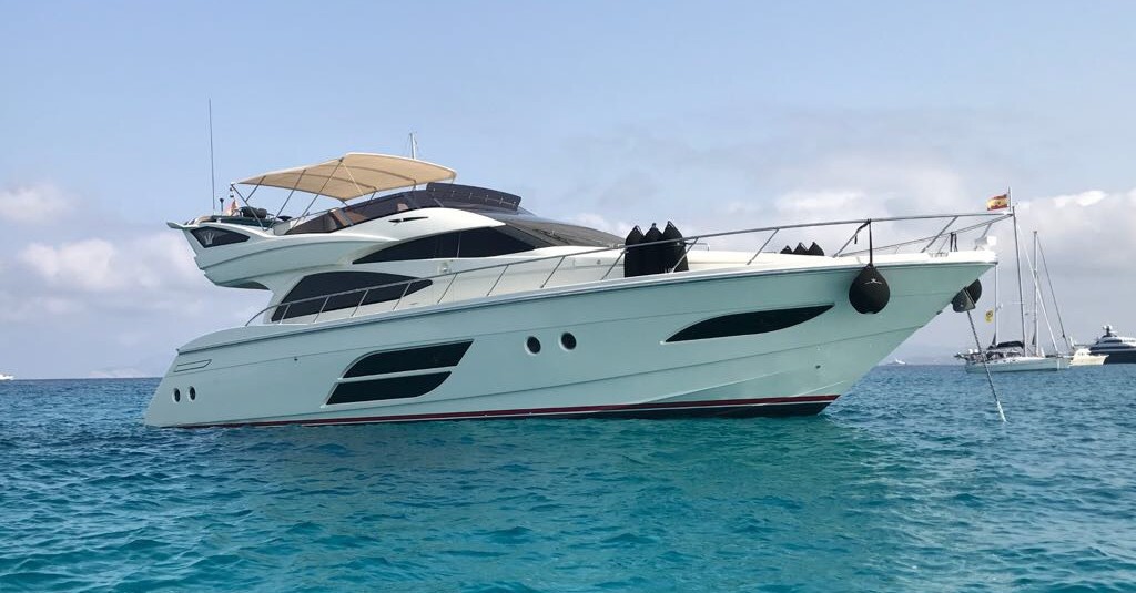 Dominator 640 yacht