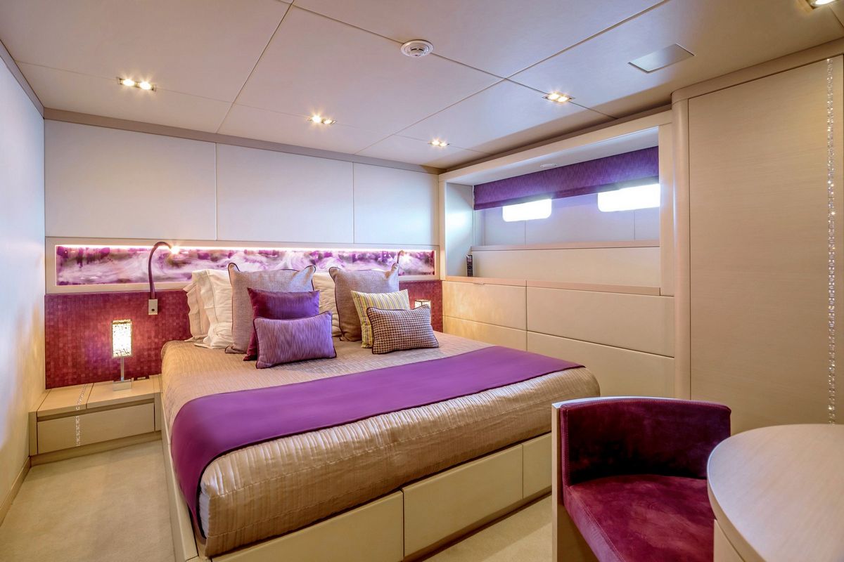 QUEEN ALLA yacht