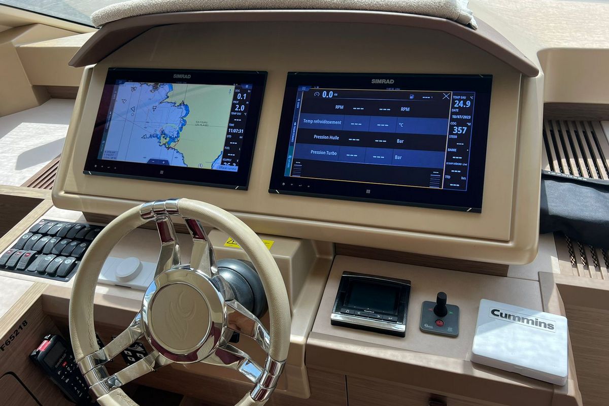 BENETEAU MC6 yacht