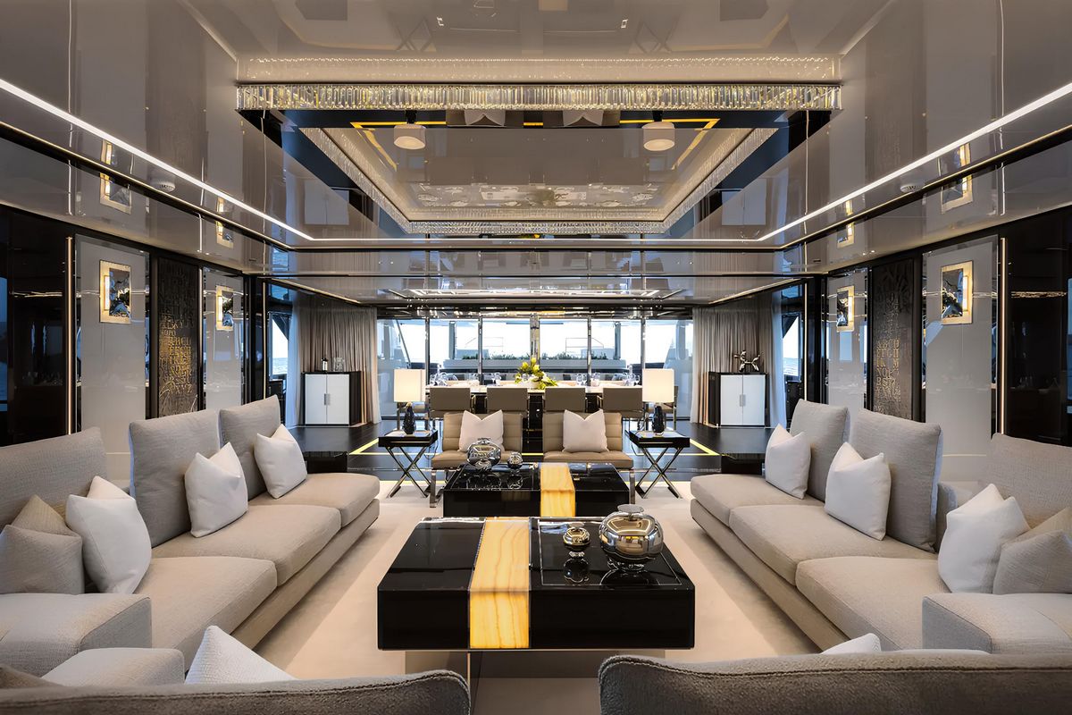 RESILIENCE yacht