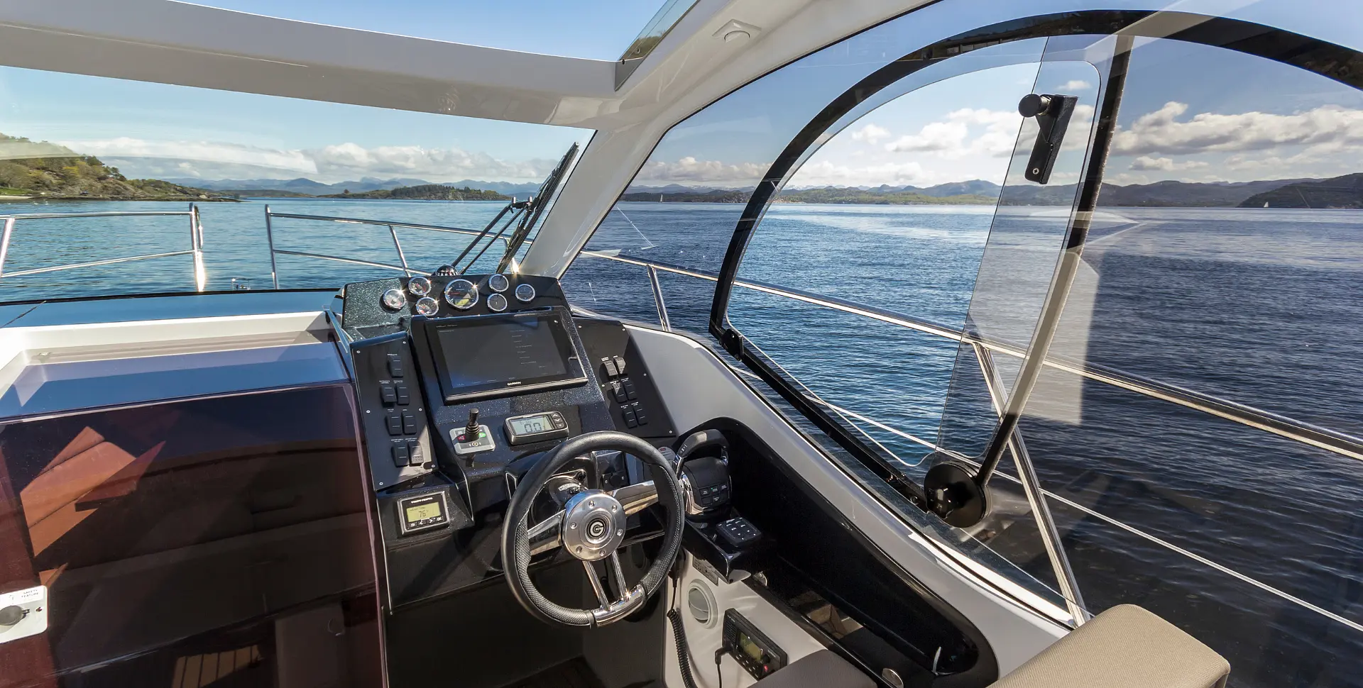 GALEON 305 HTS yacht