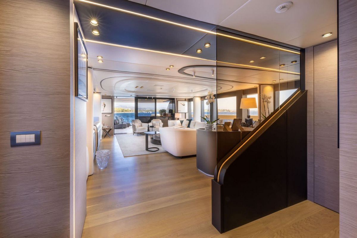UILIA yacht