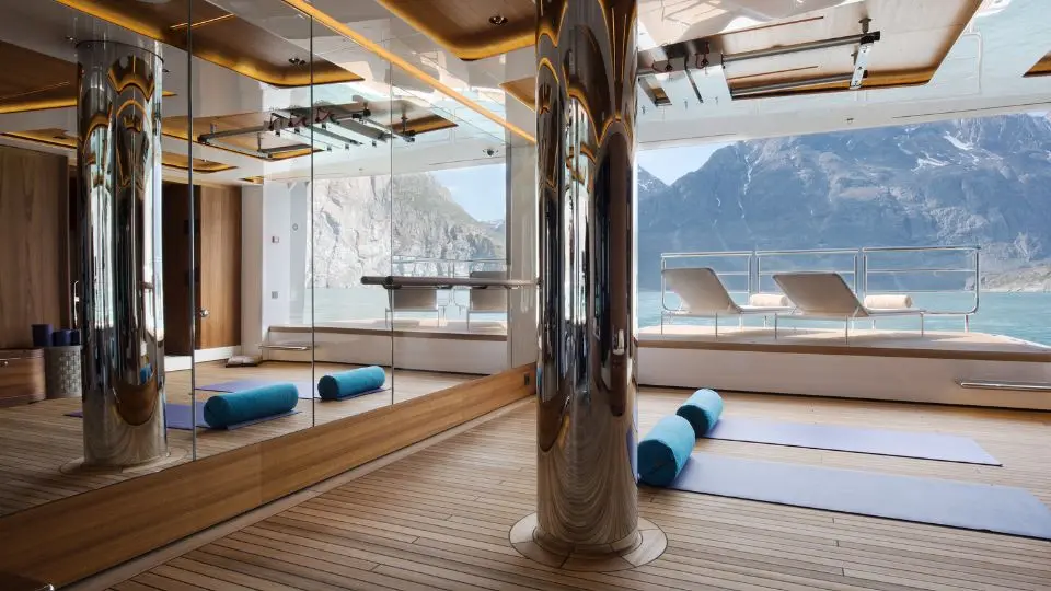 CLOUDBREAK yacht