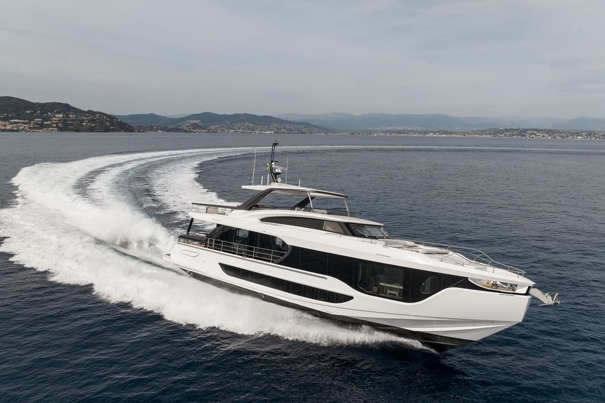AZIMUT GRANDE 26 M yacht