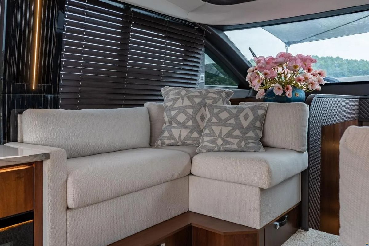 FAIRLINE 65 GTO yacht