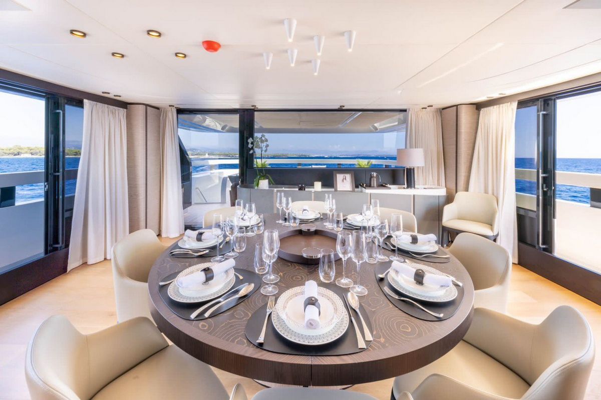 UILIA yacht
