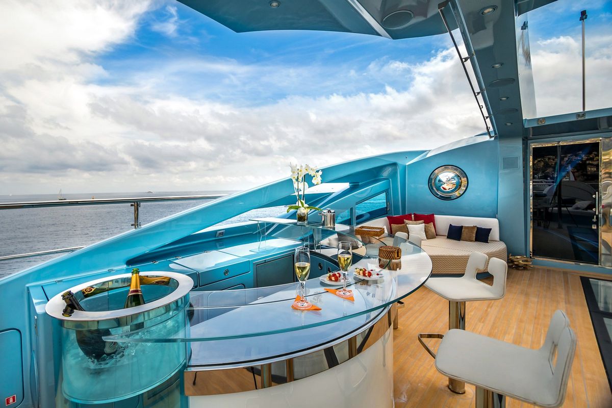 QUEEN ALLA yacht