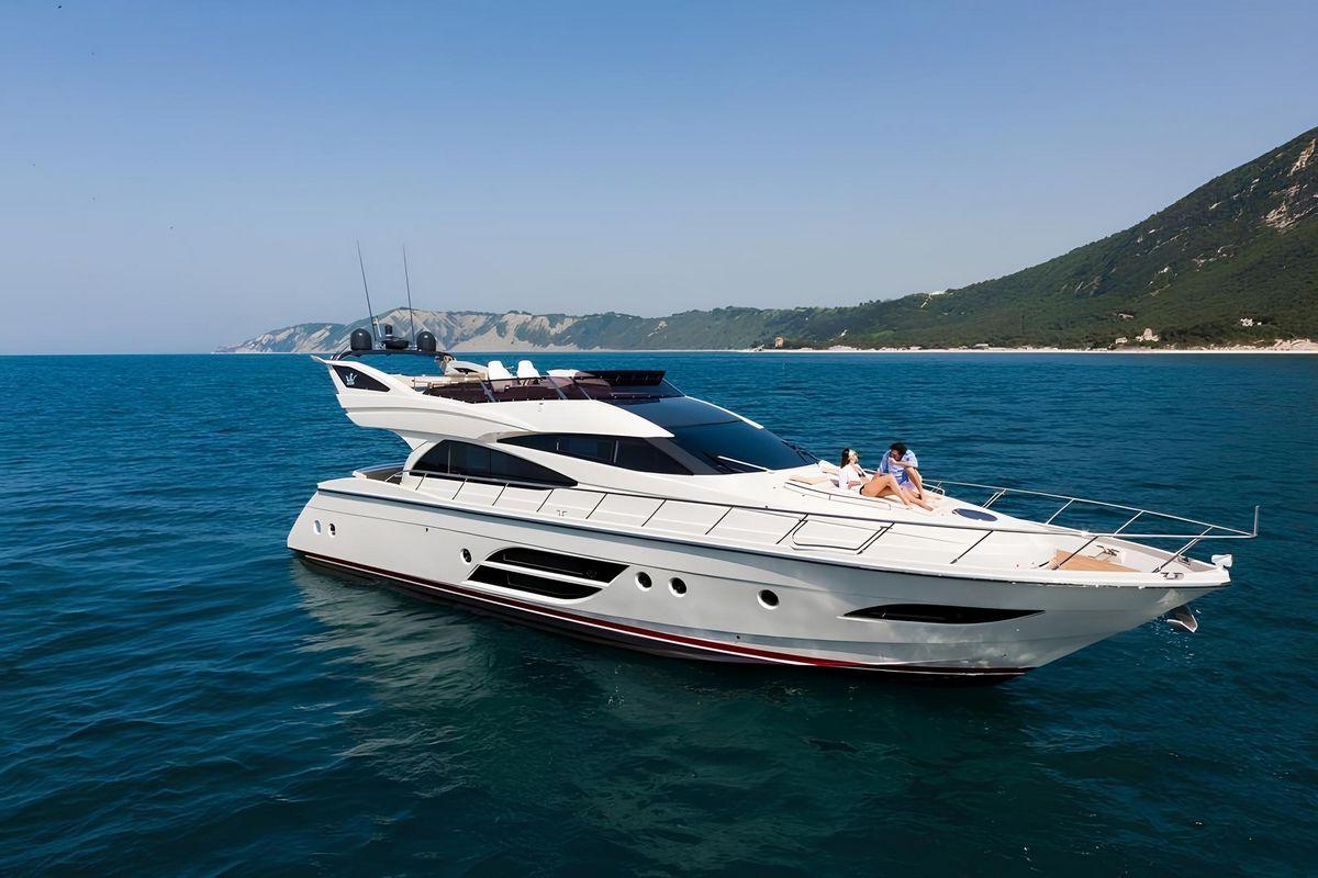 DOMINATOR 640 S yacht