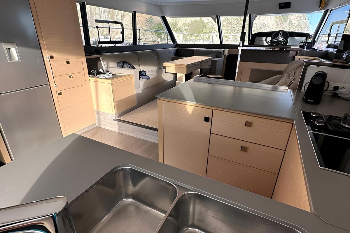 Fountaine Pajot My6 yacht