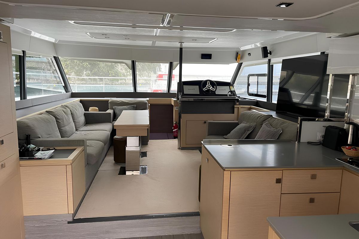 Fountaine Pajot My6 yacht