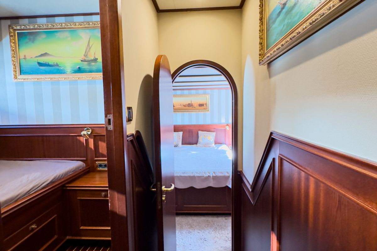 DE ALM DELFINO 60 yacht
