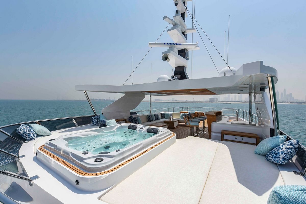 MAJESTY 120 yacht