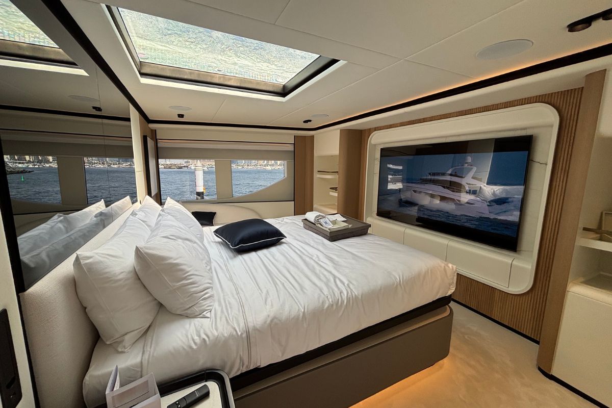 MAJESTY 112 TERRACE yacht