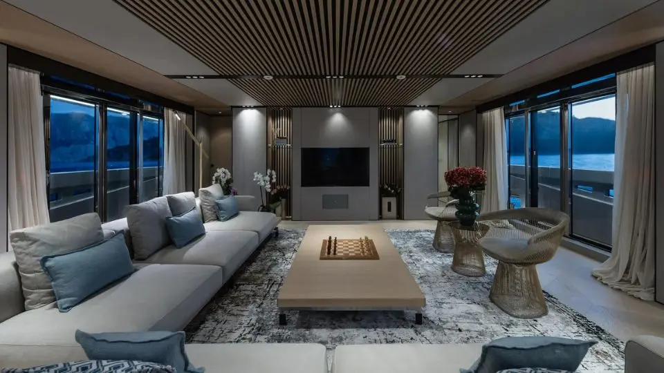 UV II yacht