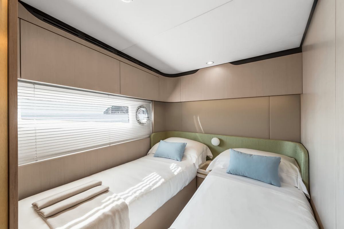 AZIMUT 60 FLY yacht