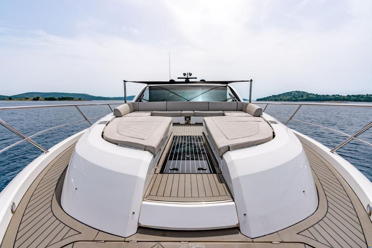 FAIRLINE 65 GTO yacht