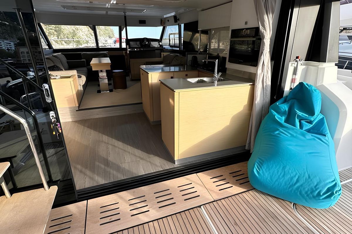 Fountaine Pajot My6 yacht