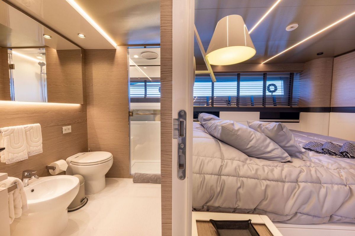 UILIA yacht
