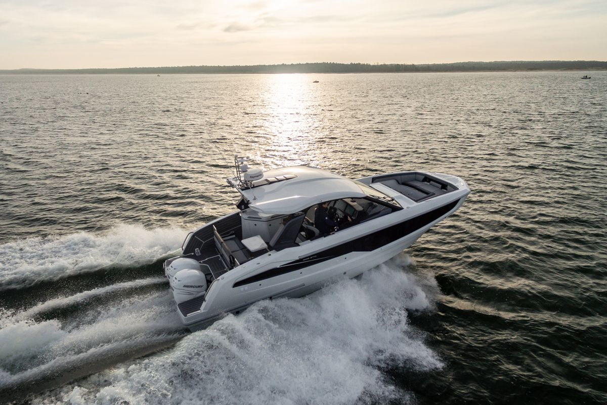 GALEON 325 GTO yacht