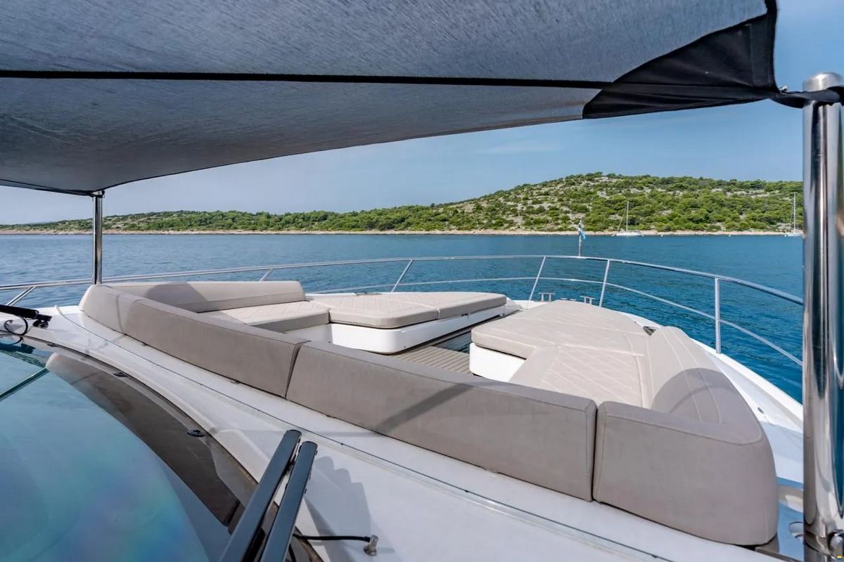 FAIRLINE 65 GTO yacht